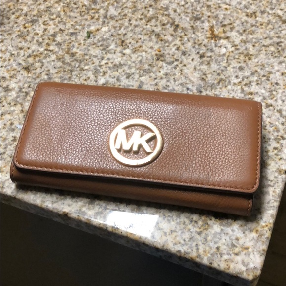 Michael Kors wallet EUC! - Picture 1 of 5